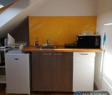 1 bedroom in a house share to rent - Photo 5