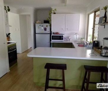 Charming Country Cottage In A Country Town! - Photo 4