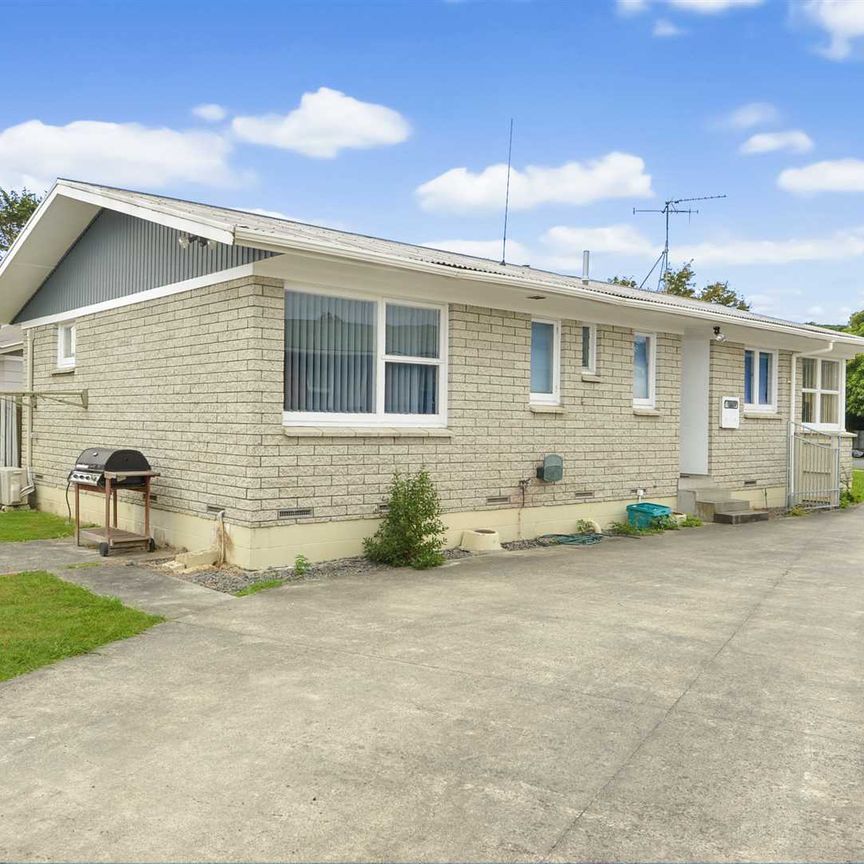 Three Bedroom Family Home - Photo 1