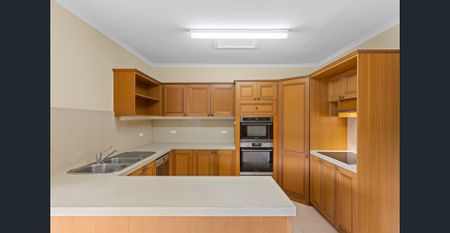 A SPACIOUS FAMILY HOME WITH BREATHTAKING VIEWS IN WANDANA HEIGHTS - Photo 3