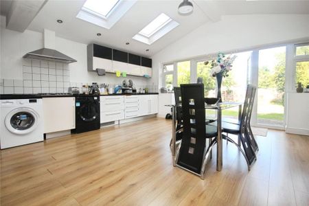 1 bedroom in a house share to rent - Photo 5