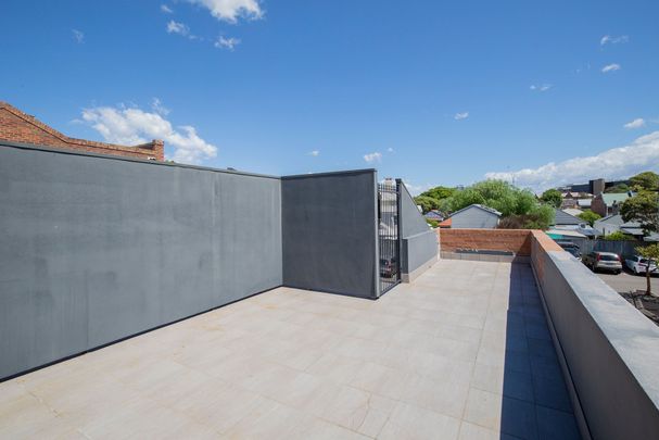 Oversized 2 Bedroom Apartment - Photo 1