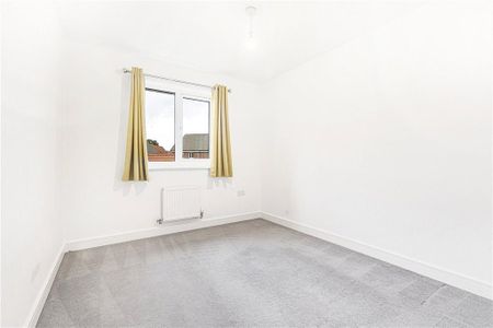 3 bedroom detached house to rent - Photo 2