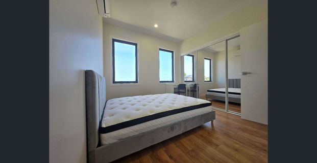 3 MTHS Lease available $360 per week - Photo 1