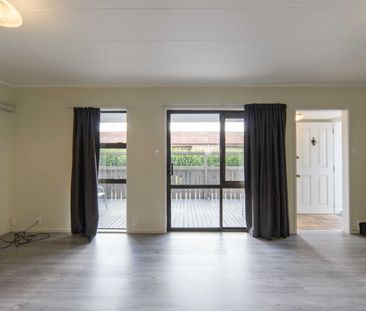 4 Bedroom Home Near the University - Modern & Comfortable - Photo 6