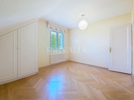 Charming detached villa with pool in a quiet and green environment - Photo 5