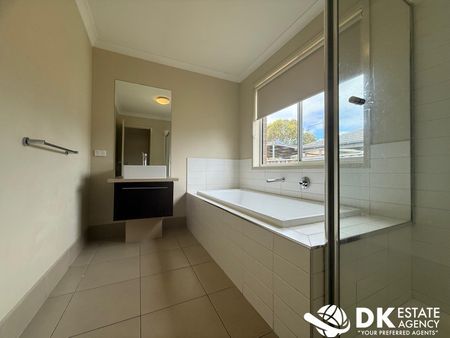 Spacious 4 Bedroom House - Photo 4