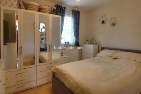 3 bedroom semi-detached house to rent - Photo 3