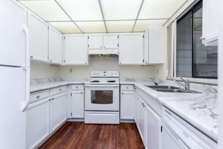 Greentree Townhomes - Photo 3