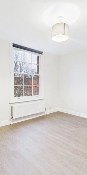 High Street, Crowthorne High Street, Crowthorne - Photo 1