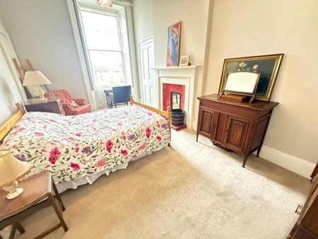3 bedroom flat to rent - Photo 4