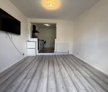 1 bedroom ground floor flat to rent - Photo 2