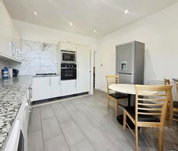 4 bedroom flat to rent - Photo 4