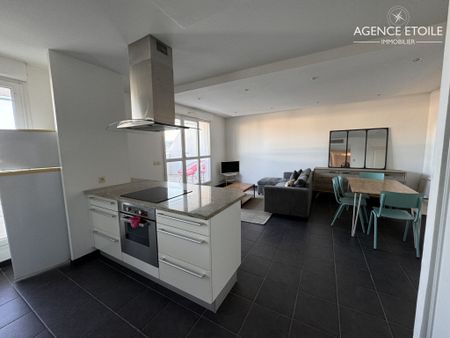 Appartement 4 pièces 83m2 MARSEILLE 10EME 1 620 euros - Photo 3