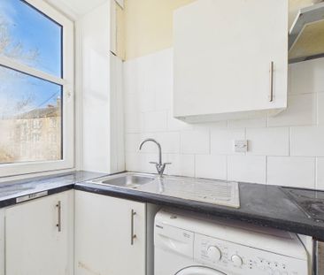 Price £750 pcm - Available Now - Unfurnished - Photo 2