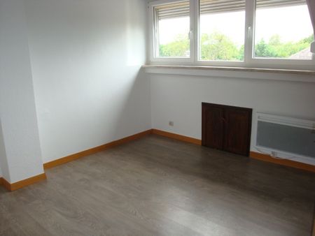 APPARTEMENT - 71 m2 - 3 pièces rue de Folpersviller à SARREGUEMINES 57200 - Photo 2