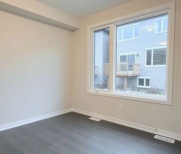 For Lease - 381 Les Emmerson Drive, Barrhaven, Ontario - Photo 3