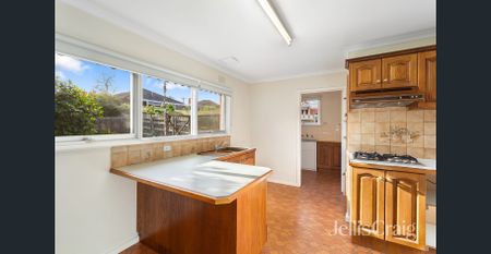 Very well maintained Family Home - Photo 3