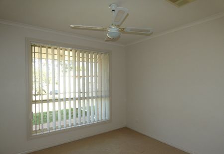 TOWNHOUSE GEM! - Photo 2