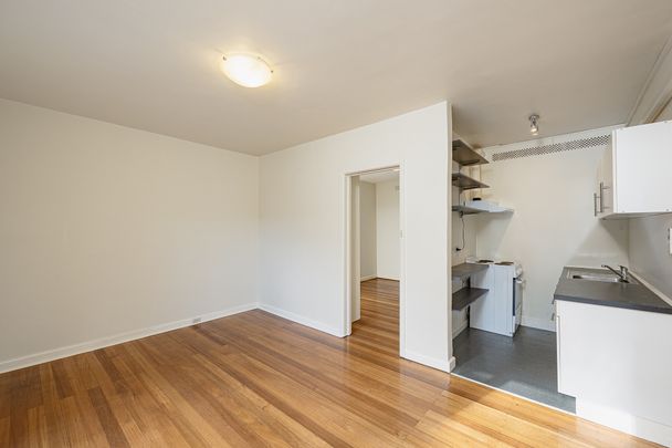 2/20 Payne Street, Caulfield North VIC 3161 - Apartment For Rent | Domain - Photo 1