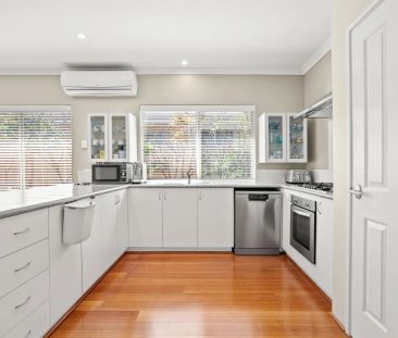 Beautiful home in sought-after Anchorage Estate. - Photo 3