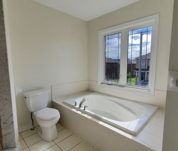 For Lease - 34 Palace Street, Thorold, Ontario - Photo 6