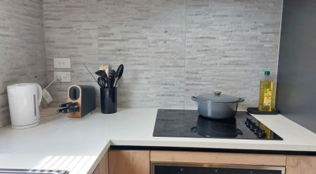 Stunning Two Bedroom Townhouse - Photo 3