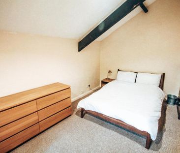 8 bedroom private hall to rent - Photo 3