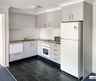 Perfectly Positioned Unit - white goods included! - Photo 1