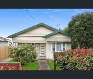 Charming Home in Sought After Location! - Photo 3