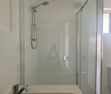 Modern unit in St Marys - Photo 4