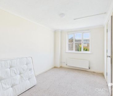 4 bedroom end of terrace house to rent - Photo 4