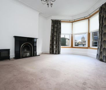 3 bedroom flat to rent - Photo 2