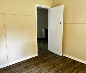 2 bedroom flat in a Great Location! - Photo 5