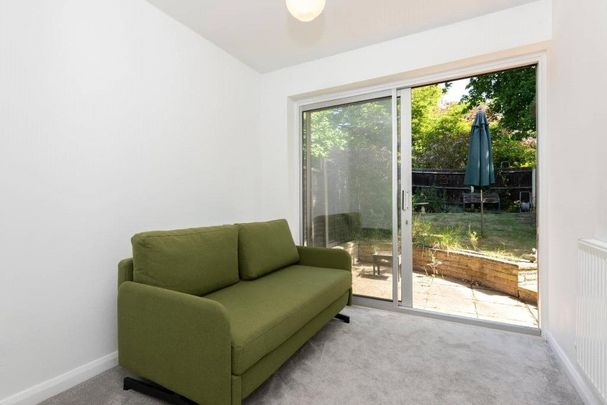 Marlborough Drive, Weybridge, KT13 - Photo 1