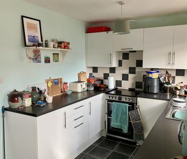 2 bedroom semi-detached house to rent - Photo 5