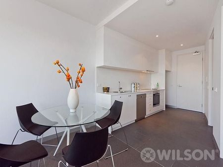 Stylish two-bedroom apartment in the heart of St Kilda! - Photo 4