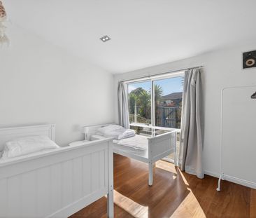 Fully Furnished Spacious Loft-Style Apartment - One Block from the ... - Photo 6