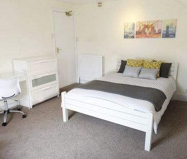 Werter Road, London, SW15 2LL - Photo 2