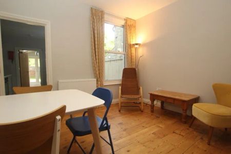 Sleaford Street, Cambridge £3,650 pcm ⓘ The monthly or weekly payment required by the landlord. Read our glossary page , 5 bedrooms, mid terrace house, to let * Tenant info - Photo 2