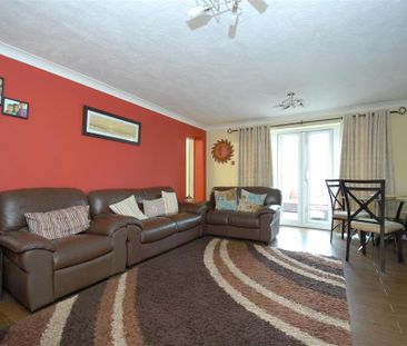 4 bedroom semi-detached house to rent - Photo 2