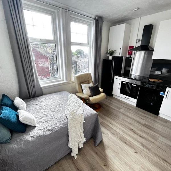 Studio to rent - Photo 1