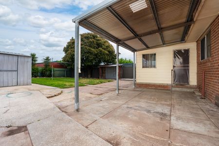 77 Wilson Street, Wodonga VIC 3690 - House For Rent | Domain - Photo 3