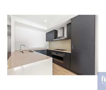 !! Spacious 3-Bedroom Home Close to Tarneit Shopping Centre & Train Station for Rent !! - Photo 3