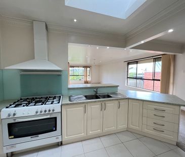 4 Bedroom Home with Extra Parking - 6 Month Lease to start - Photo 5