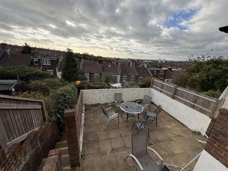 Carlyle Avenue, Brighton, BN2 - Photo 4