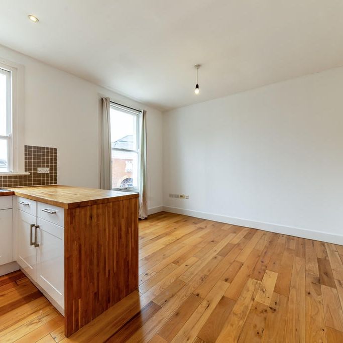 1 Bed Flat, Reighton Road, E5 - Photo 1