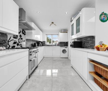 3 bedroom semi-detached house to rent - Photo 5