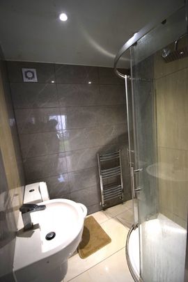 Two bedroom Annex property ideal for student couples- £1800 inclusive - Photo 1