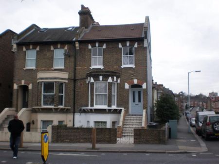 4 bedroom end of terrace house to rent - Photo 3